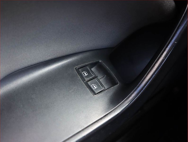 Seat Ibiza (2016) 1.4 TDI, Navi, Park. senzory - fotka 13 z 18