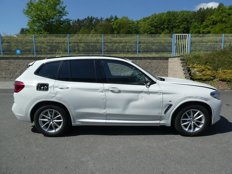 BMW X3 2,0D xDrive 140kW M SPORT - fotka 3 z 15