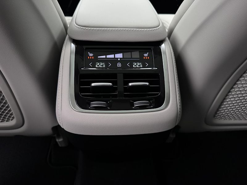 Volvo XC90 (2026) B5 AWD AUT BRIGHT ULTRA 7 míst - fotka 18 z 26