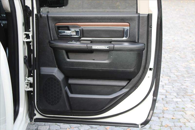 Dodge RAM 3.0L V6 EcoDIESEL / LARAMIE - fotka 31 z 43