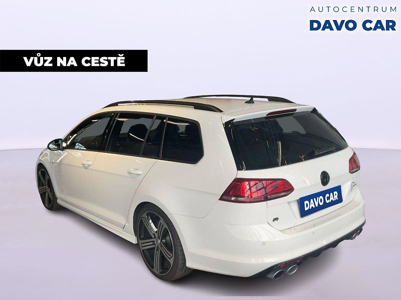 Volkswagen Golf 2,0 TSI R 221kW DSG 4M 1.Maj - fotka 2 z 33