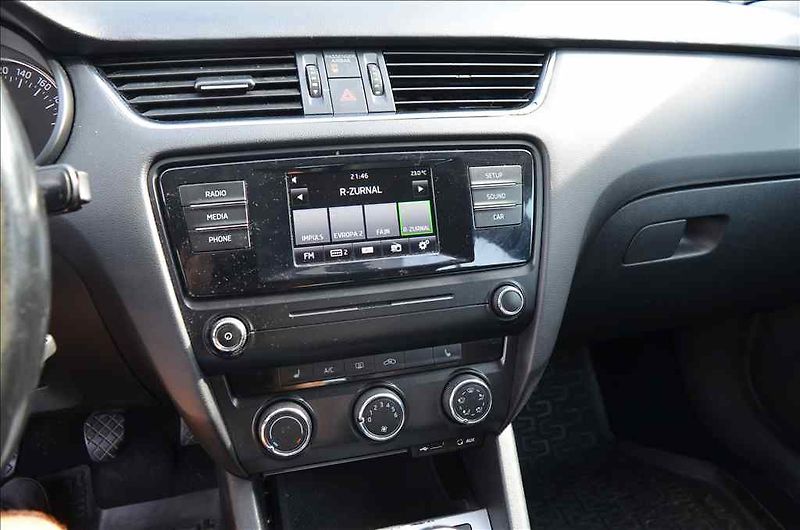 Škoda Octavia (2015) COMBI III. 1,6 TDI 4X4 - fotka 26 z 28