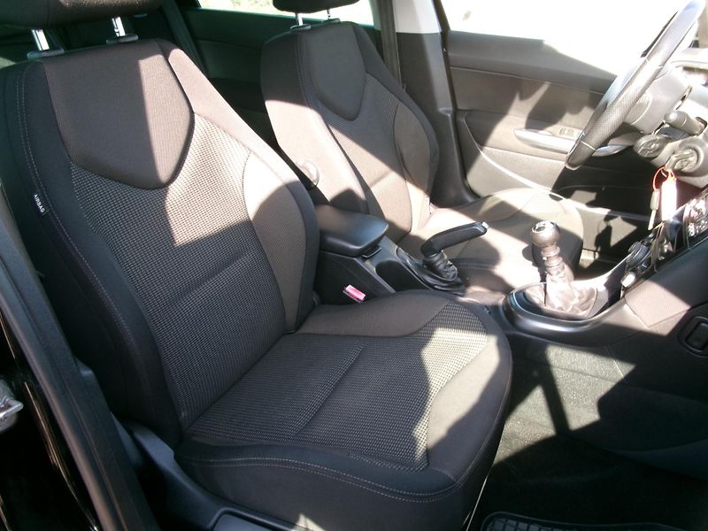Peugeot 308 (2013) SW 2,0HDI NAVI AC BT TEMP - fotka 27 z 28