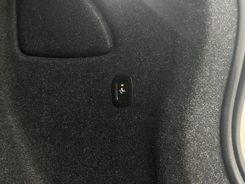 Volvo XC40 RECHARGE PRO AUT - fotka 42 z 44