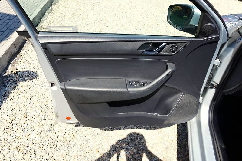 Škoda Rapid (2015) ELEGANCE 1,6 TDI 66 kW - fotka 21 z 38
