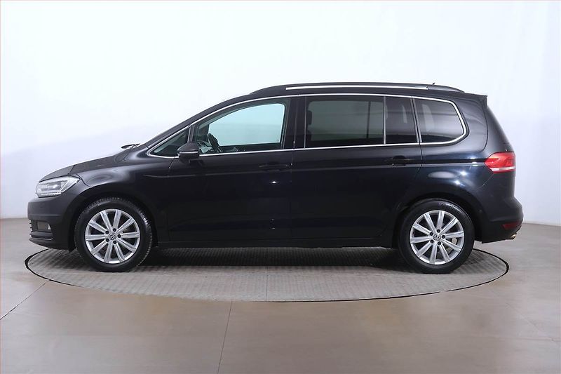 Volkswagen Touran (2019) 2.0 TDI, Automat, Navi - fotka 3 z 22