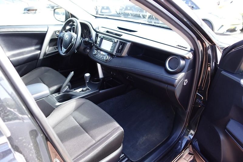 Toyota RAV4 2.0 VVT-i AWD Multidrive S Act - fotka 11 z 30