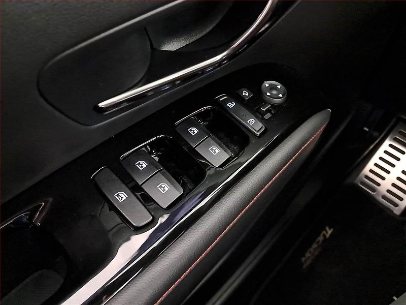 Volvo XC90 (2016) T8 Twin Engine AWD - fotka 20 z 23