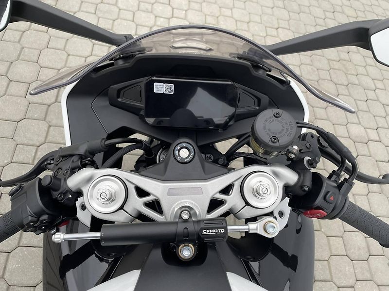 CFMOTO (2026) 675SR-R EU5+ - fotka 9 z 11