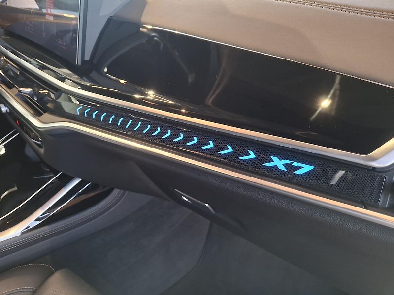 BMW X7 xDrive 40d Individuál - fotka 25 z 31