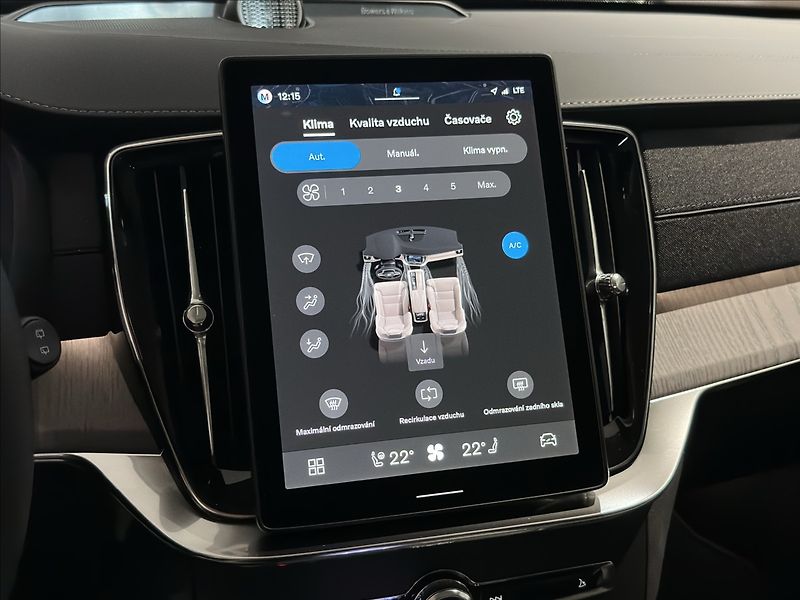 Volvo XC90 (2026) 2,0 T8  Ultra Dark - fotka 32 z 41