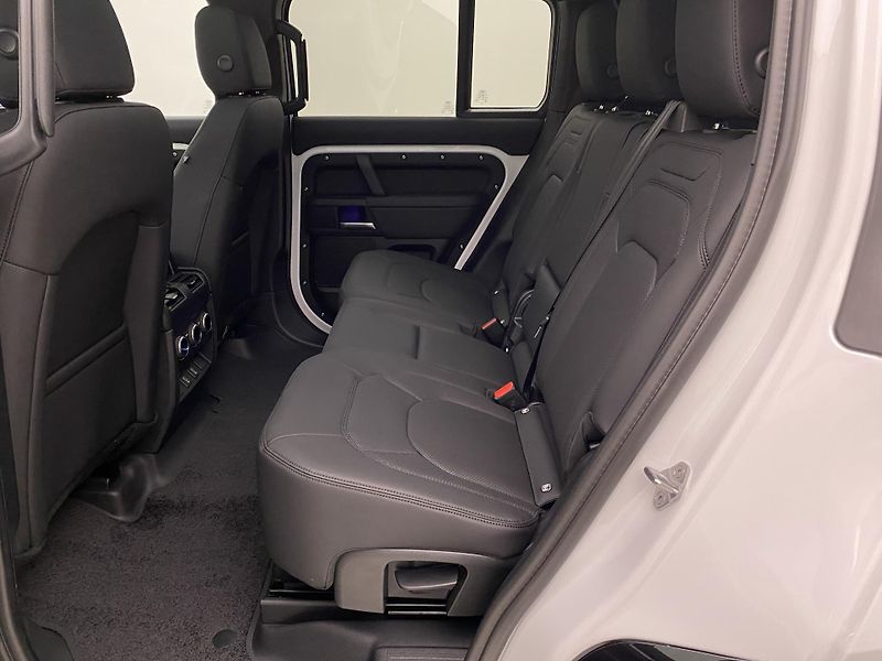 Land Rover Defender (2026) 130 D250 X-Dynamic SE - fotka 6 z 64