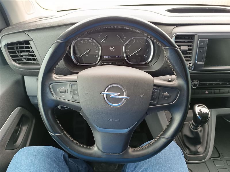 Opel Vivaro 2,0 CDTi Crewvan - fotka 16 z 21