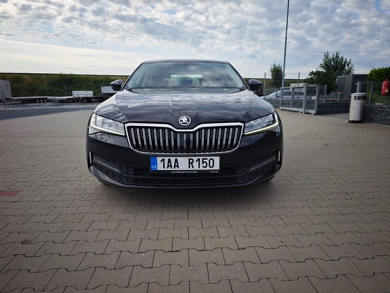 Škoda Superb - fotka 3 z 25
