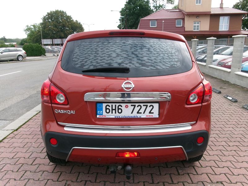 Nissan Qashqai (2007) 2,0i 4WD ALU AC TAŽNÉ BT TEMP - fotka 6 z 29