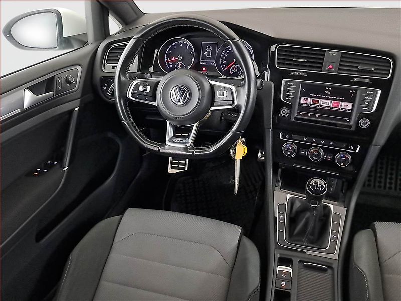 Volkswagen Golf (2015) R-Line 1.4 TSI, Serv.kniha - fotka 7 z 15