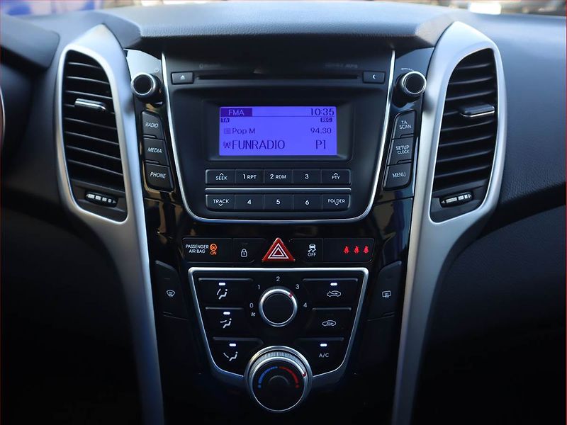 Hyundai i30 (2016) 1.6 CRDi, Automat, Serv.kniha - fotka 12 z 17