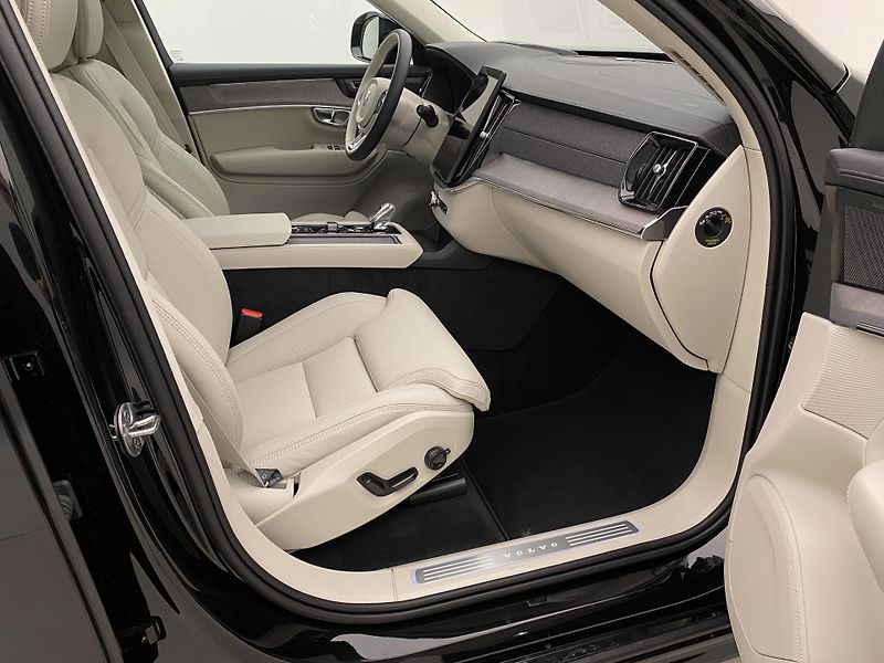 Volvo XC90 (2026) T8 AWD RECHARGE DARK ULTRA - fotka 26 z 79