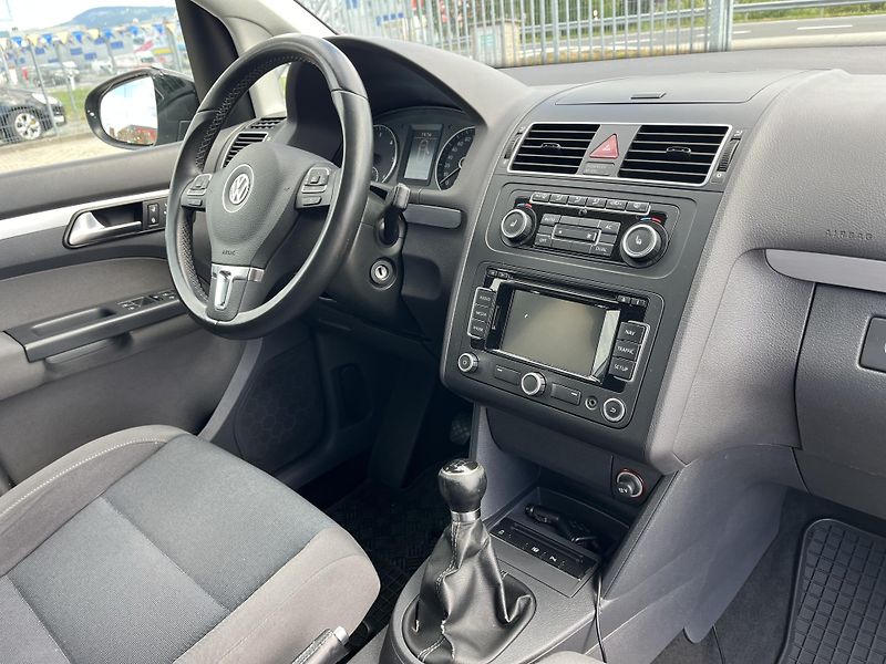 Volkswagen Touran (2012) 1.6 TDi - fotka 13 z 14