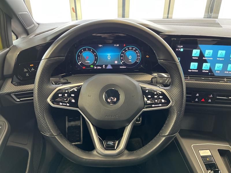 Volkswagen Golf 1,5 TSI EVO BMT 110 kW R-Line - fotka 10 z 22