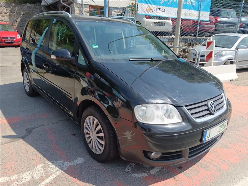 Volkswagen Touran 1,9 TDi Highline - fotka 18 z 21