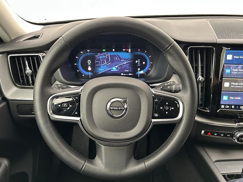 Volvo XC60 2.0  B4 4x4 PLUS  Black - fotka 17 z 29