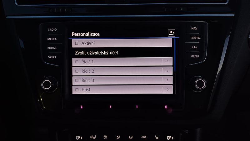 Volkswagen Tiguan TDI 110kW 4x4 HIGHLINE - fotka 41 z 50