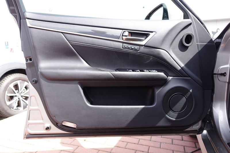 Lexus GS 250 2,0T 180kW A/T Executive - fotka 10 z 40