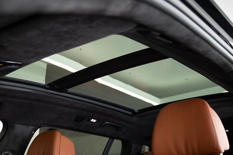 BMW X7 M50i/360/HarmanKardon/Pano - fotka 19 z 31