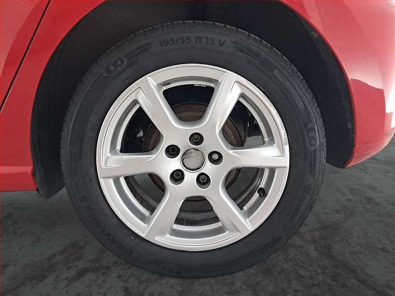 Volkswagen Polo (2010) 1.2 12V - fotka 15 z 17