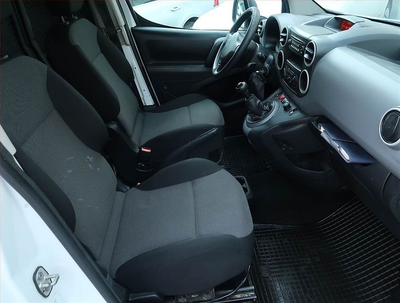 Peugeot Partner (2017) 1.6 HDi, ČR - fotka 9 z 12