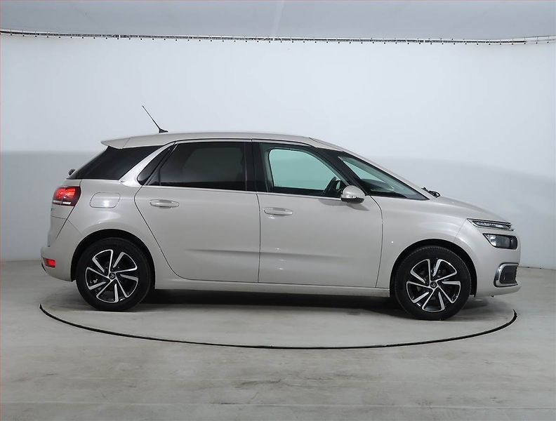Citroën C4 Picasso (2018) 1.6 BlueHDi, ČR,1.maj - fotka 6 z 21