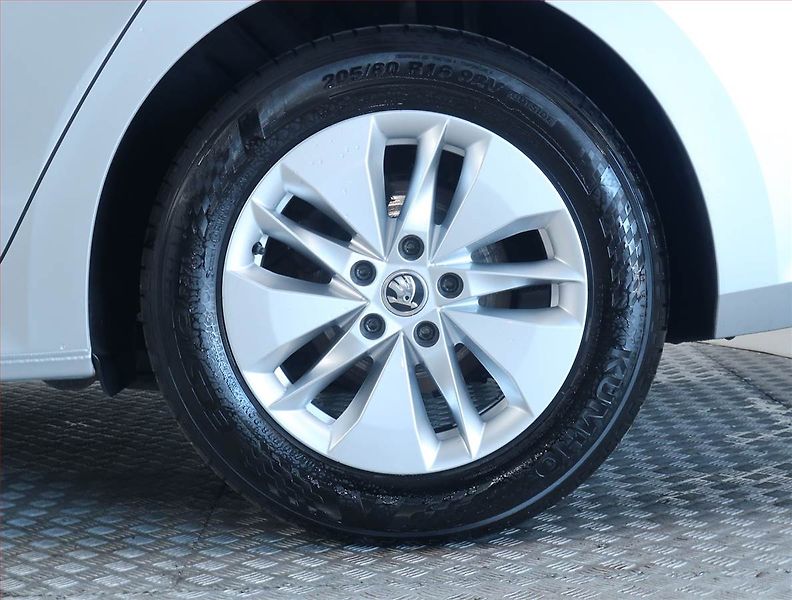 Škoda Octavia (2022) Ambition 2.0 TDI, ČR,1.maj - fotka 14 z 18