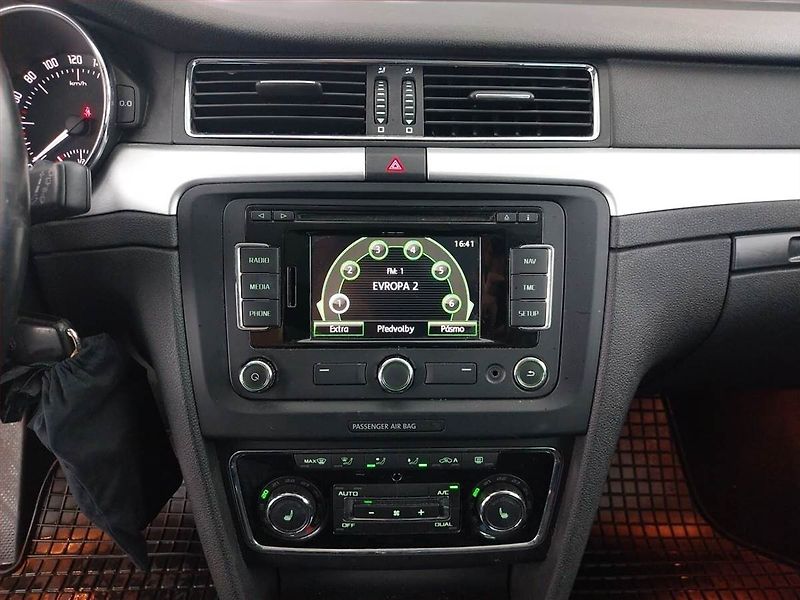 Škoda Superb (2015) Comfort 2.0 TDI, Navi, Xenony - fotka 12 z 21