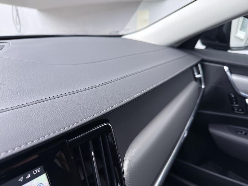 Volvo S90 T8 AWD // ULTIMATE // 335 kW - fotka 23 z 50
