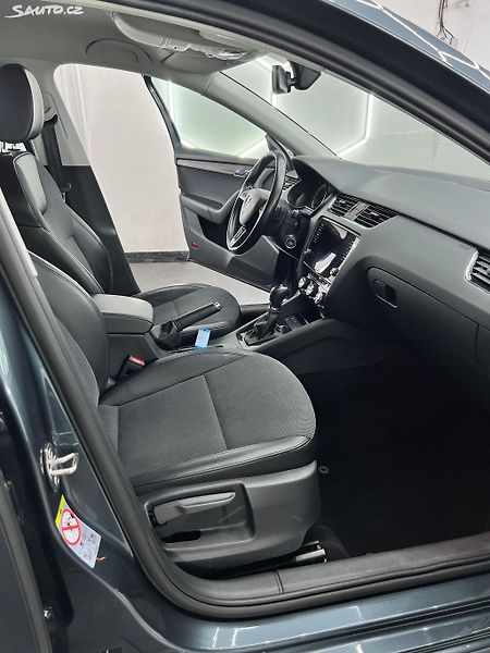Škoda Octavia Combi 2,0 TDI Style/ odp.dph - fotka 15 z 41
