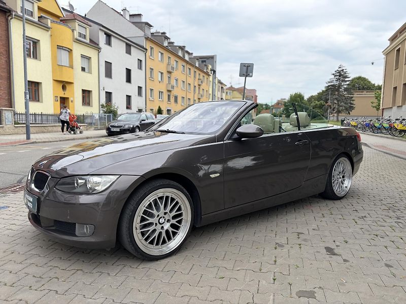BMW Řada 3 320i cabrio e93 manuál - fotka 2 z 26