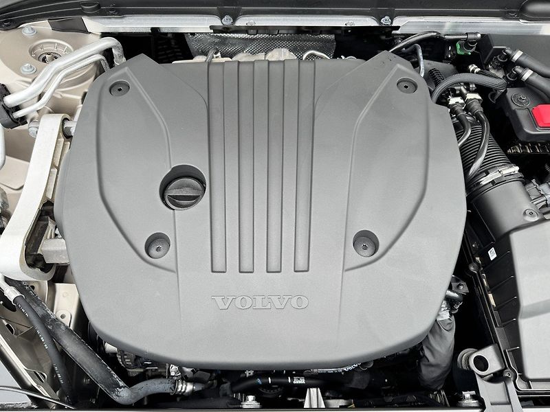 Volvo S60 (2024) 2.0i B4 Core Ad.LED Kamera - fotka 30 z 46