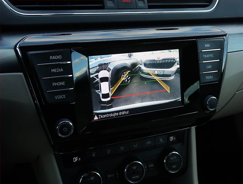 Škoda Superb (2016) Style Plus 2.0 TDI, Kůže, Navi - fotka 21 z 22