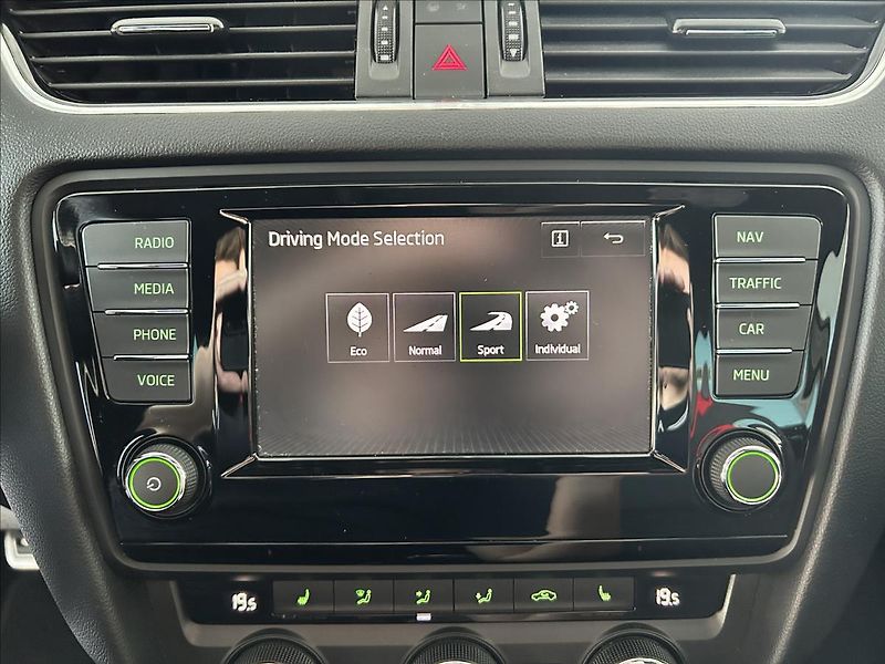 Škoda Octavia 2,0   TSI 162kW,RS,SERVISKA,MA - fotka 19 z 28
