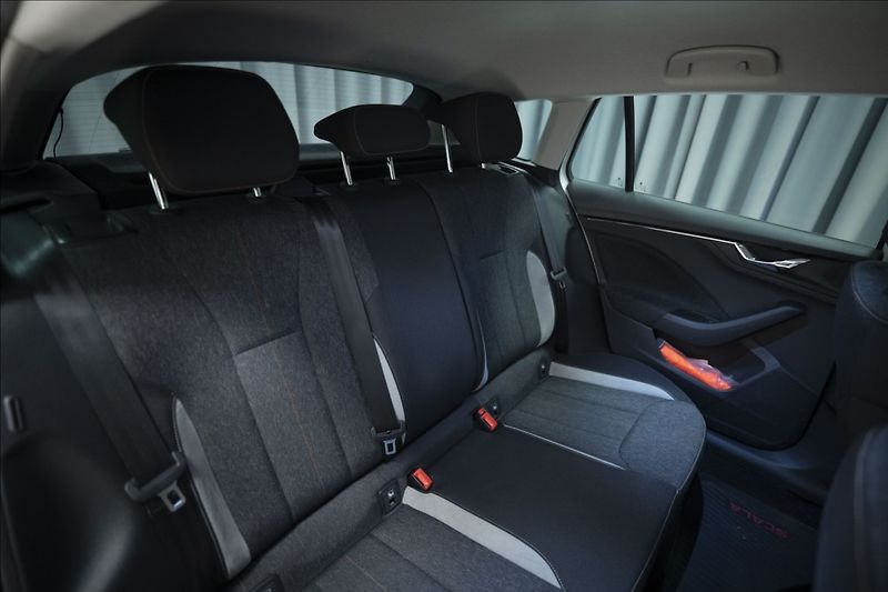 Škoda Scala 1,0 TSI STYLE 1. MAJITEL ČR - fotka 10 z 36