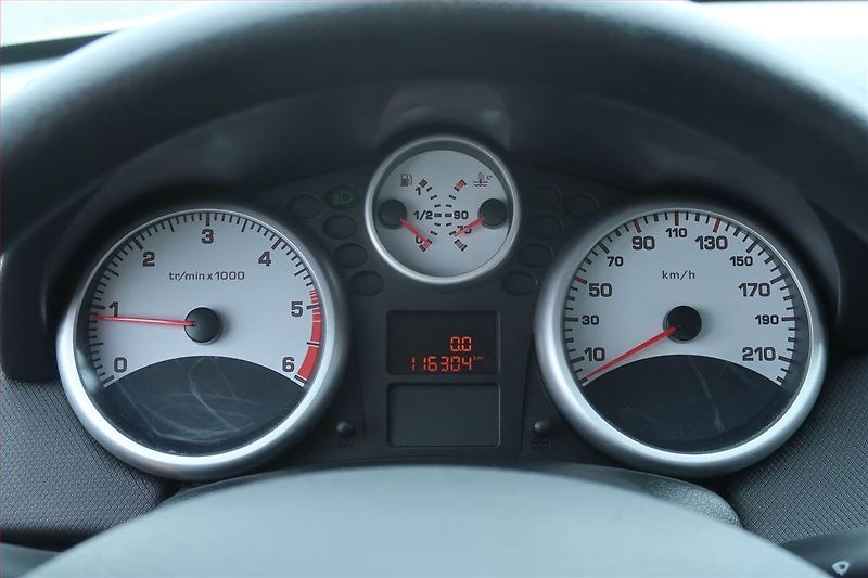 Peugeot 207 (2010) 1.4 HDI, nová STK, rezervace - fotka 11 z 16