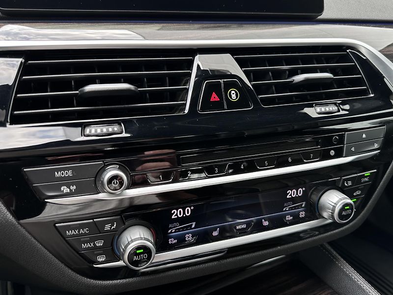 BMW Řada 5 540d xDrive M-Sport - fotka 24 z 29