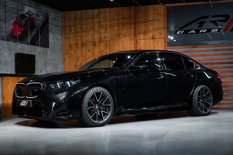 BMW M5 - fotografie inzerátu