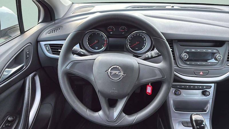 Opel Astra Edition HB 1.4i MT6 (74kW/100k - fotka 17 z 24
