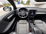 Volvo XC40 T2 FWD MOMENTUM // 1. maj. - náhled 17