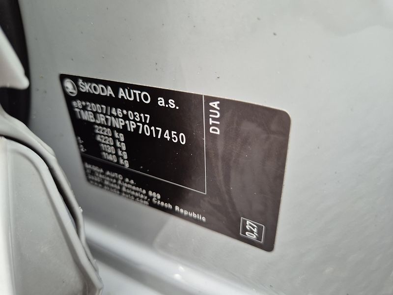 Škoda Superb Combi SPORTLINE 147kw DSG 19AL - fotka 47 z 49