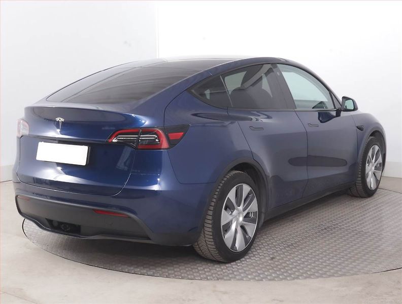 Tesla Model Y (2023) RWD LFP 60kWh, SoH 95% - fotka 5 z 23