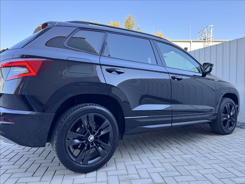 Škoda Karoq 1,5 TSI DSG SPORTLINE DPH ČR - fotka 17 z 50