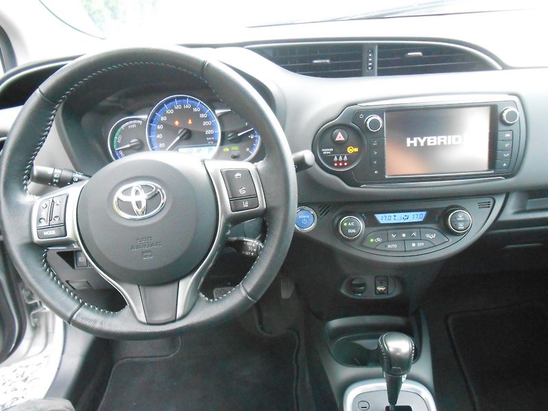 Toyota Yaris 1.5VVTiHybrid,NAVI,KAMERA,AUT - fotka 24 z 39